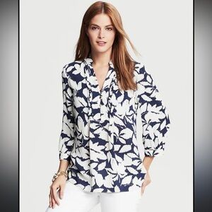 Banana Republic floral‎ blouse blue 3/4 sleeve